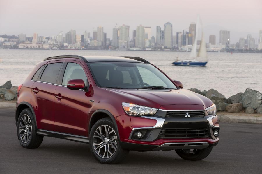  Mitsubishi Outlander Sport GT 2016 года  (фото 18 из 26)